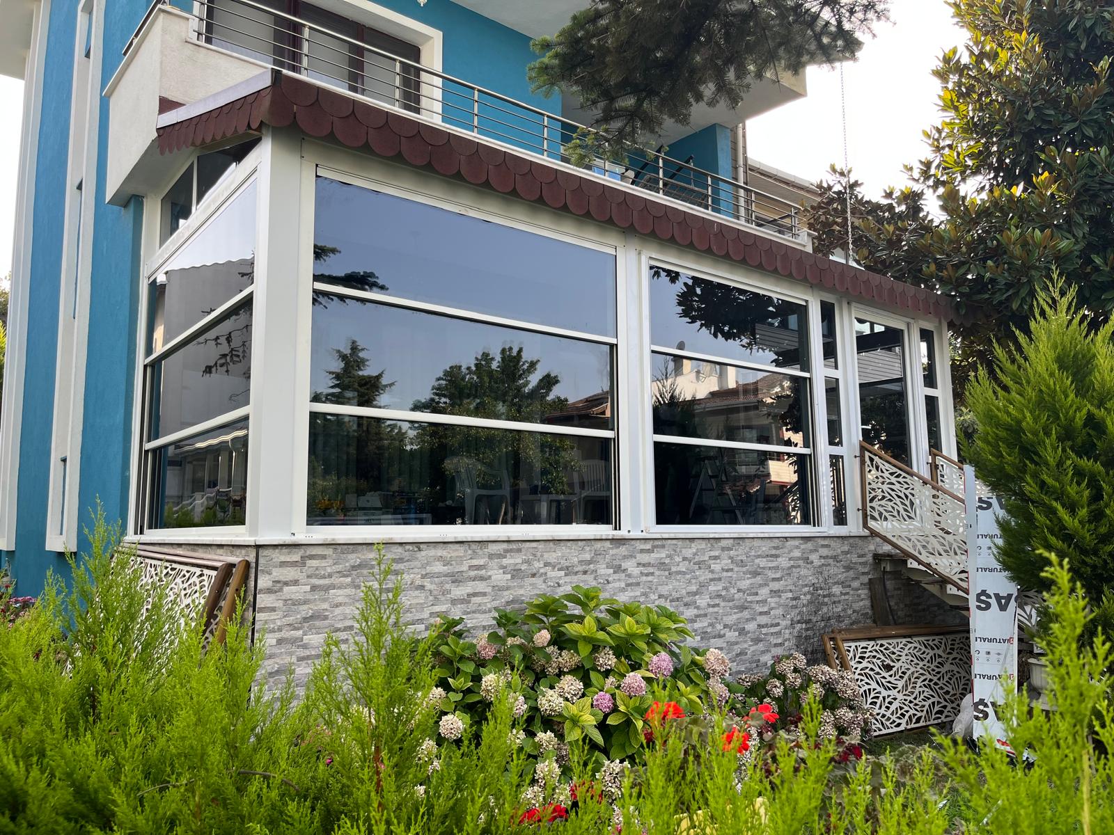 Kış Bahçesi Ve Giyotin 77